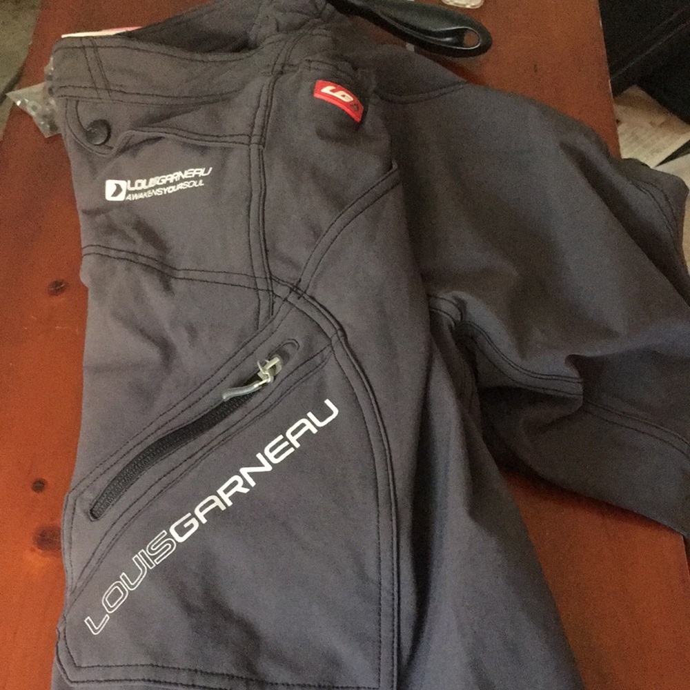 Louis Garneau woman’s P/S biking shorts - Picture 2 of 4